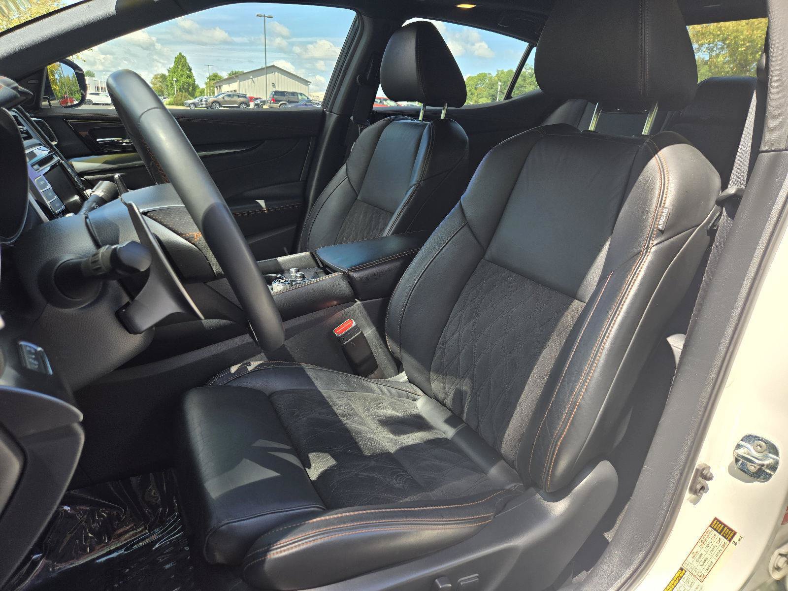 Used 2023 Nissan Maxima SR w/ Sport Mat Group FWD image 12