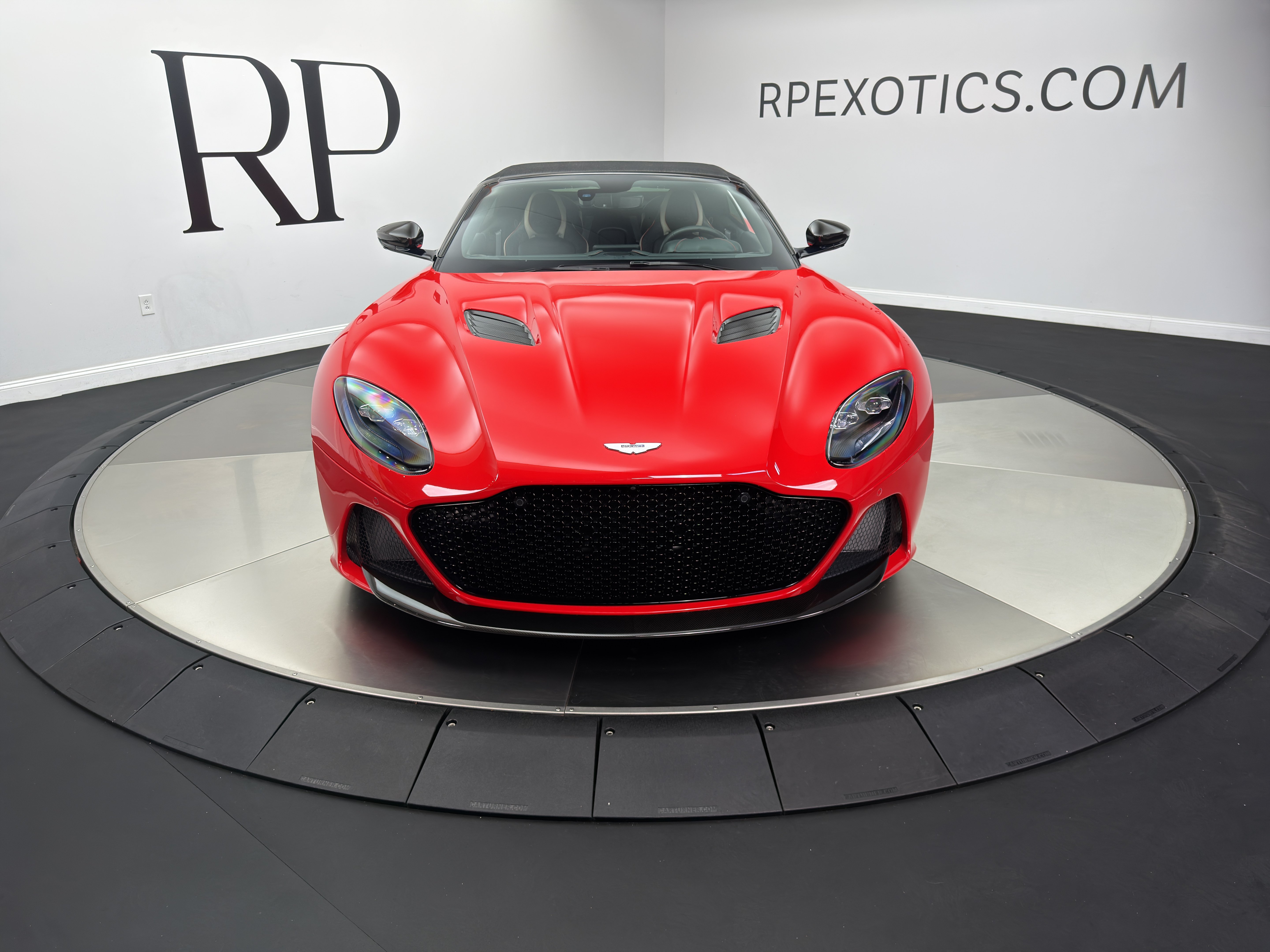 Used 2023 Aston Martin DBS Superleggera Volante RWD image 9