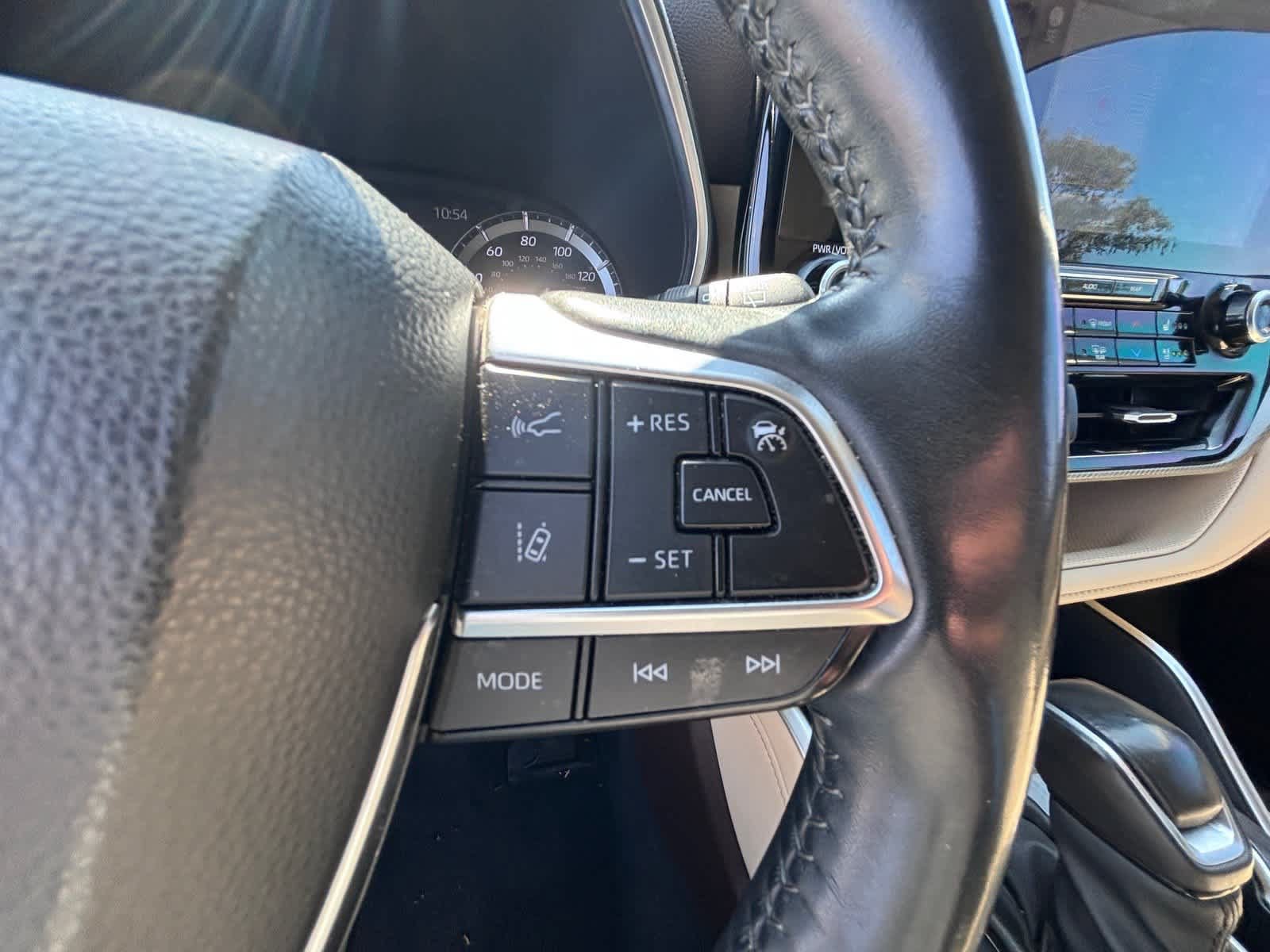 Used 2020 Toyota Highlander Platinum FWD image 18