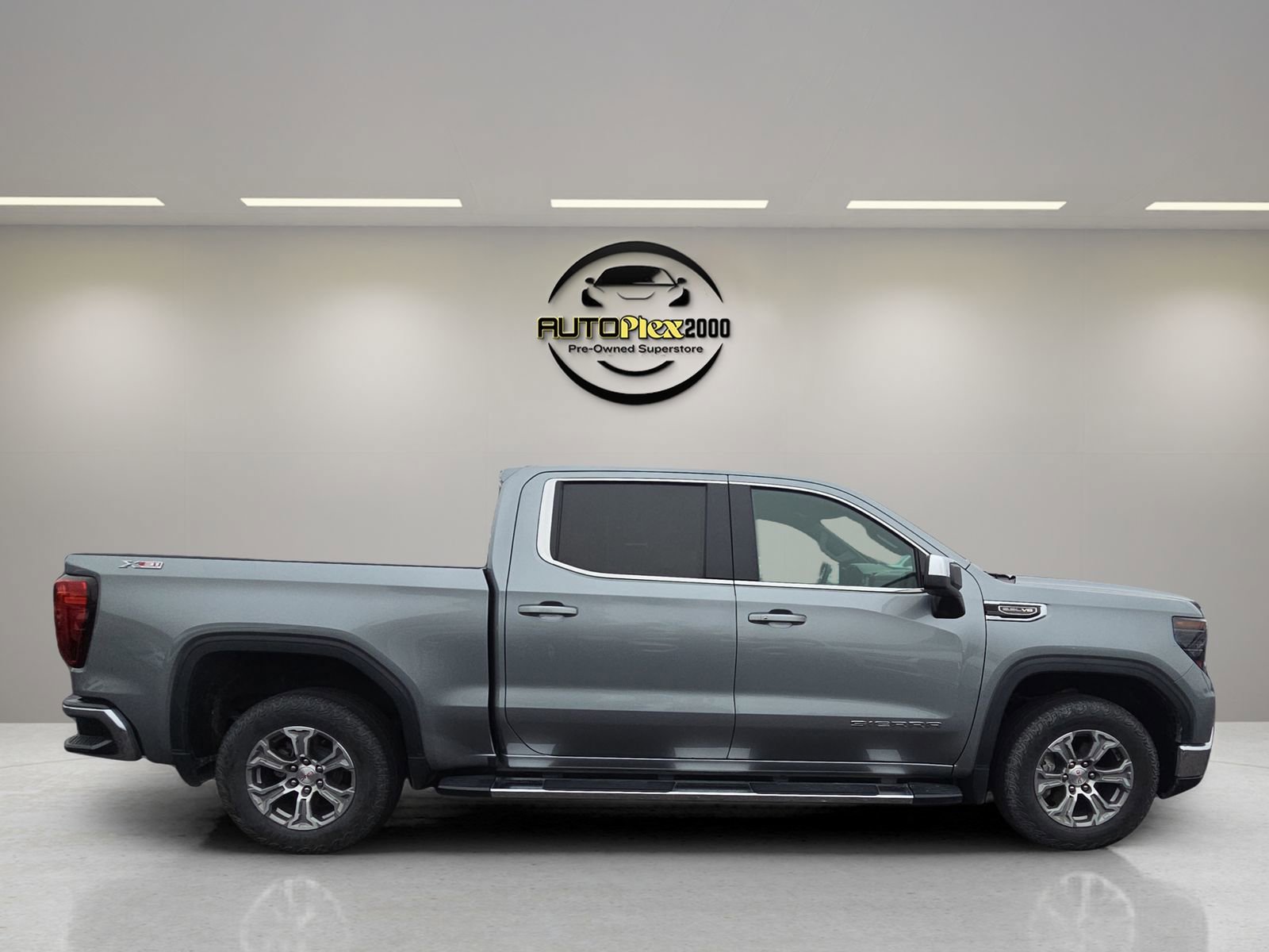 Used 2023 GMC Sierra 1500 SLE image 8