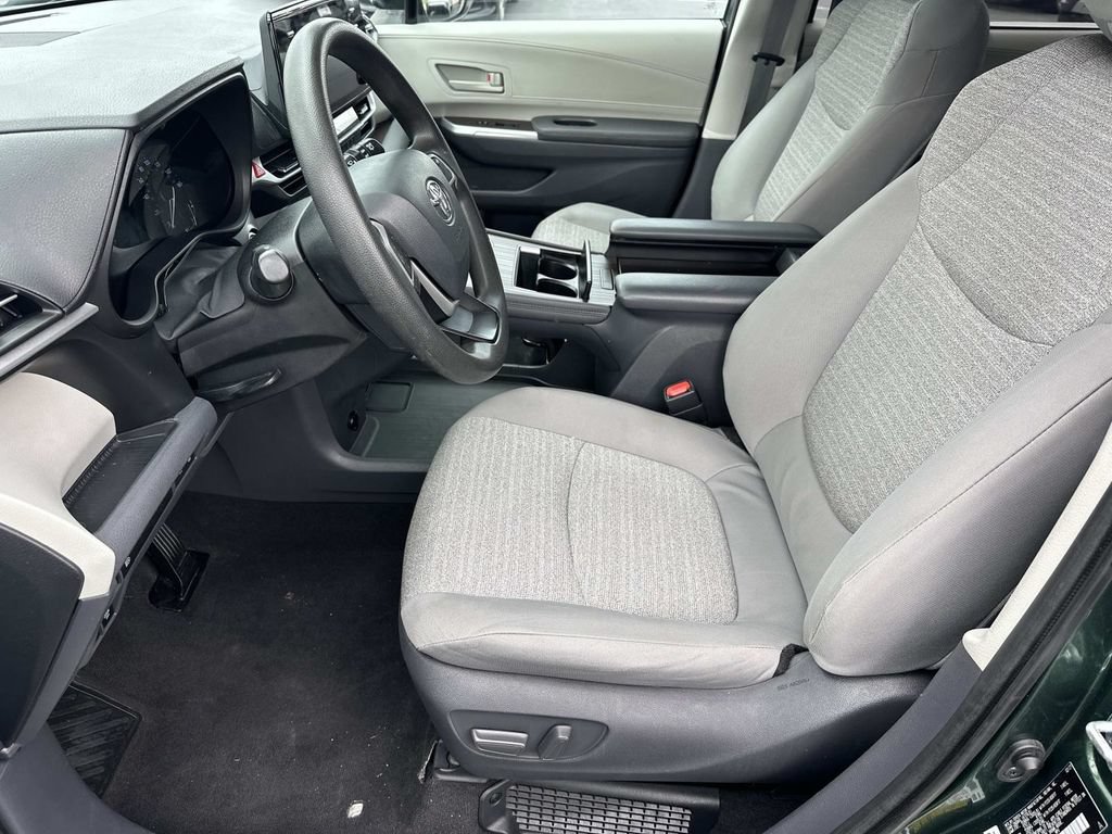 Used 2021 Toyota Sienna LE FWD image 20