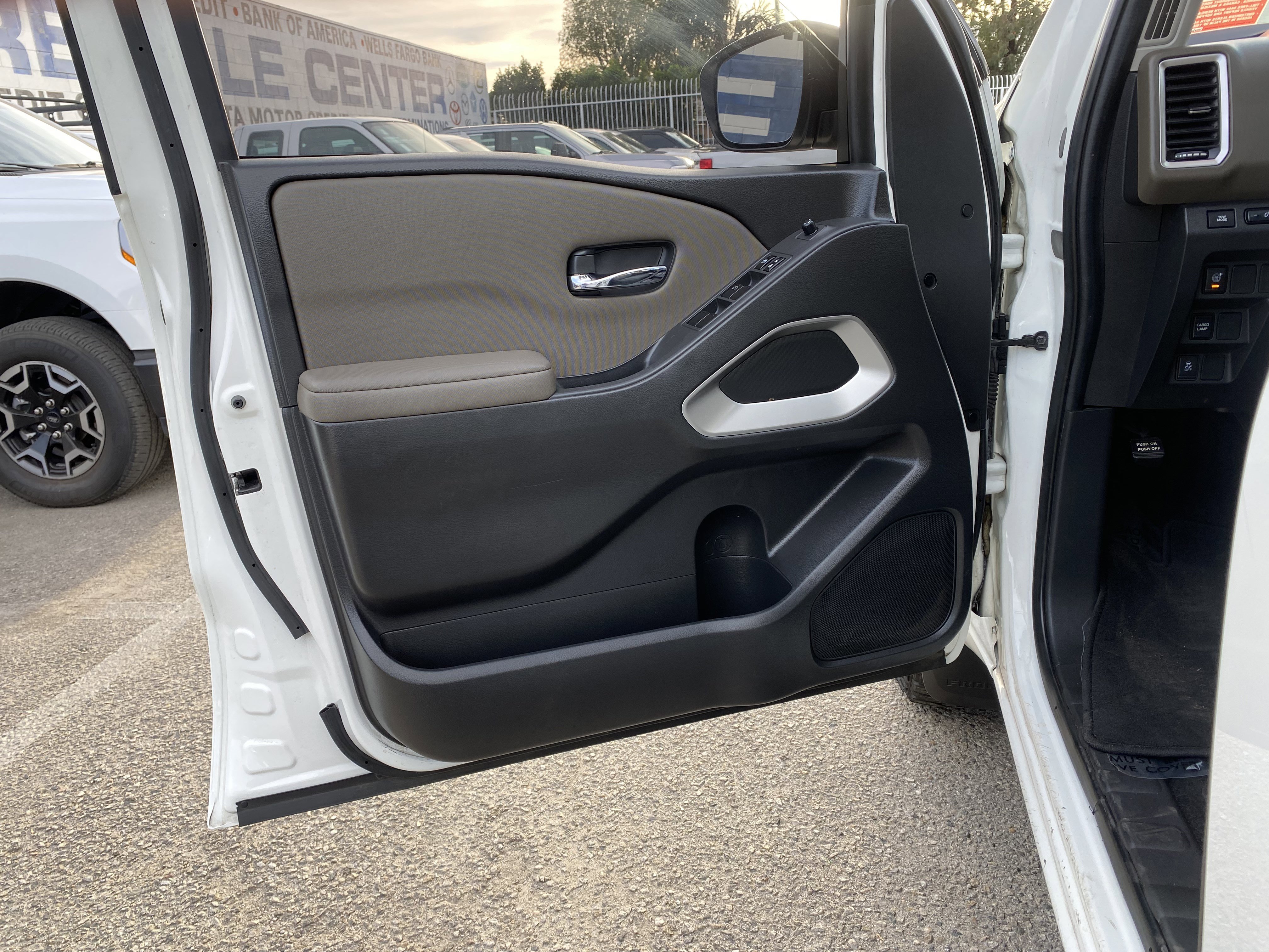 Used 2022 Nissan Frontier SV w/ Technology Package image 17