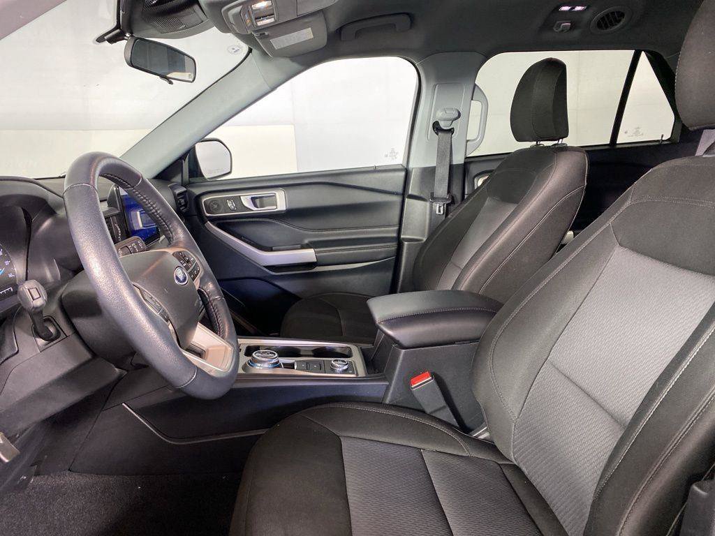Used 2023 Ford Explorer XLT AWD/4WD image 8