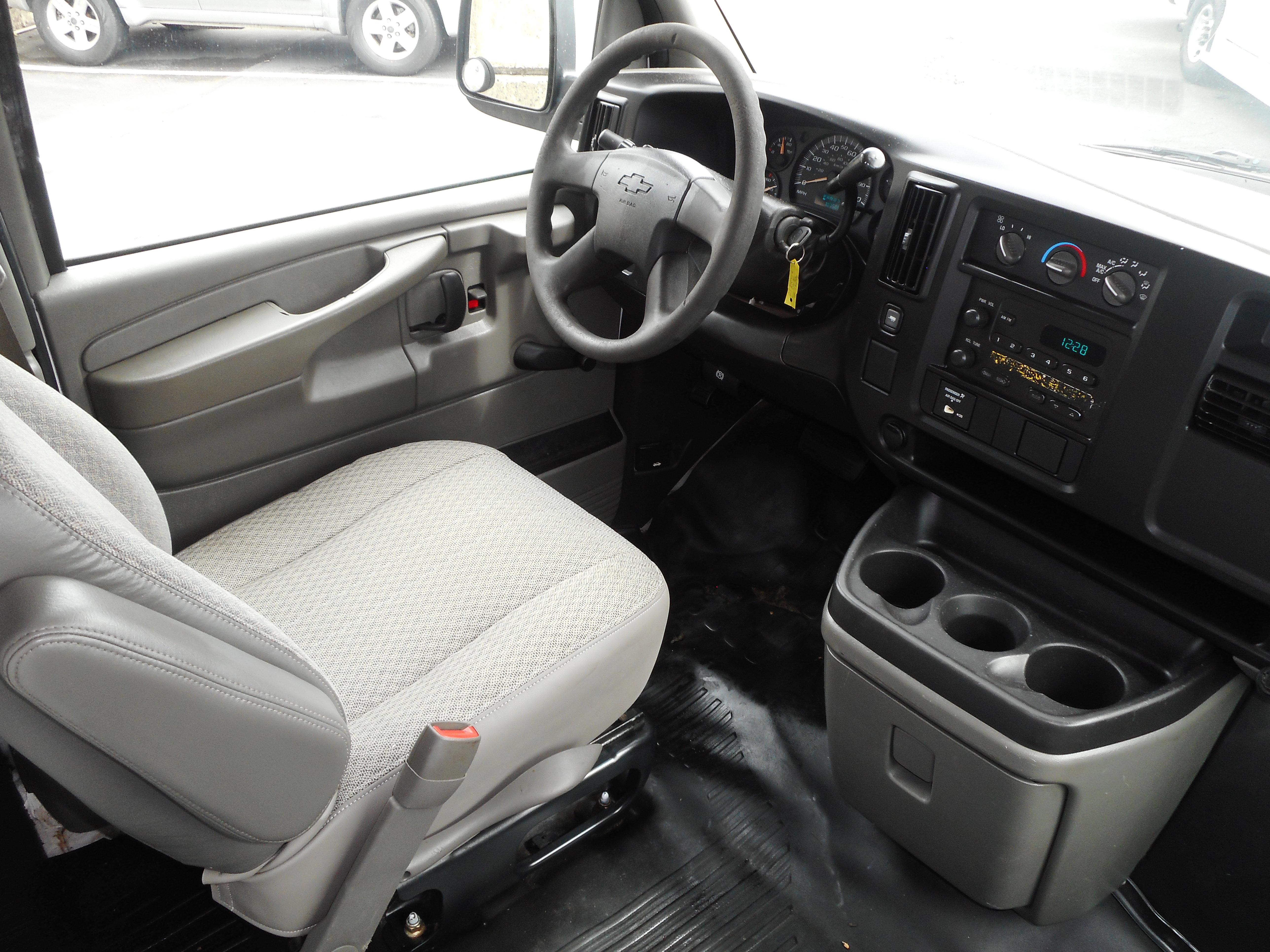 Used 2007 Chevrolet Express 2500 RWD image 21