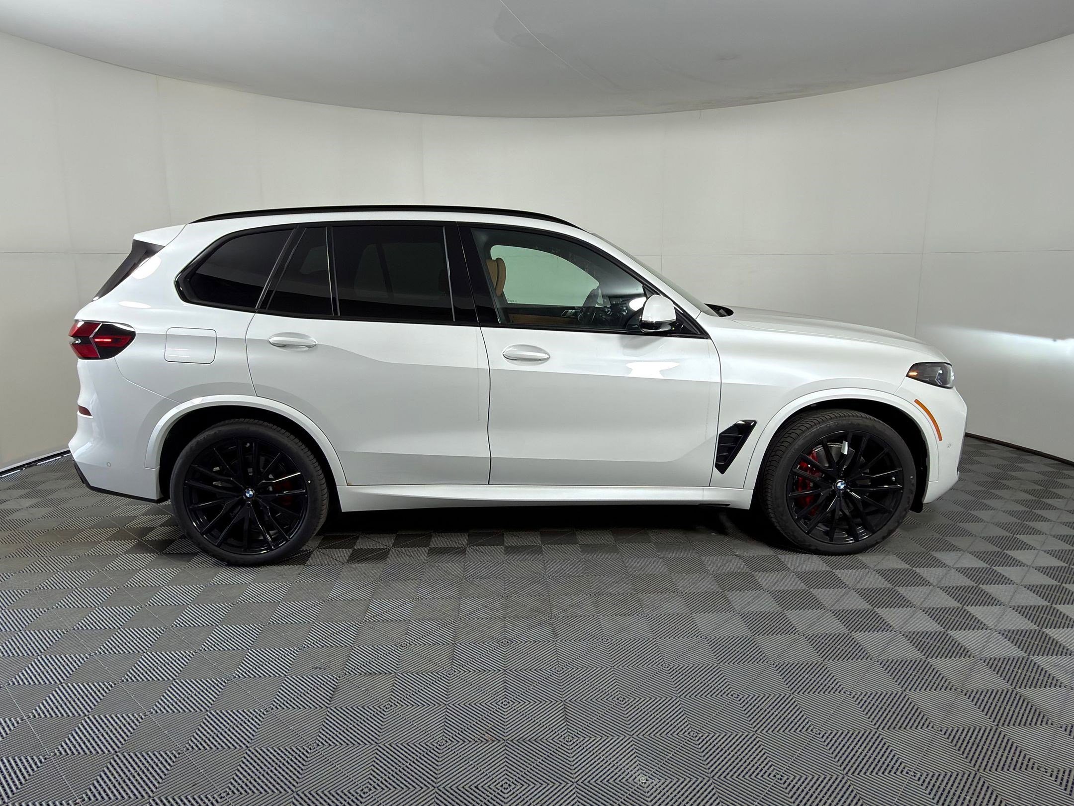 New 2026 BMW X5 sDrive40i w/ M Sport Package image 8