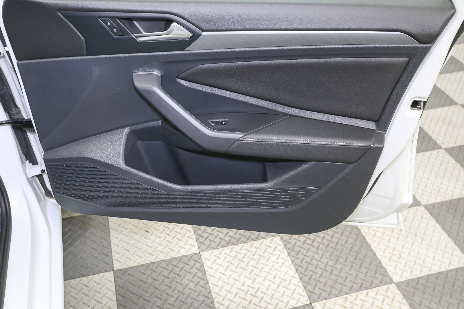 Used 2024 Volkswagen Jetta SE image 22