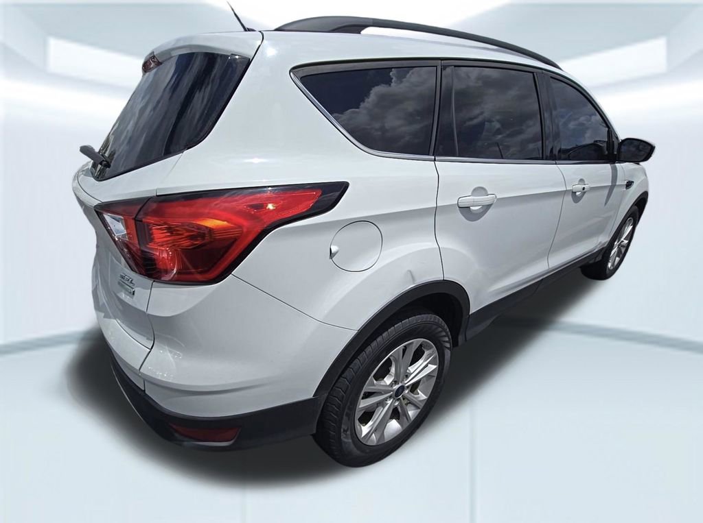 Used 2019 Ford Escape SEL FWD image 2