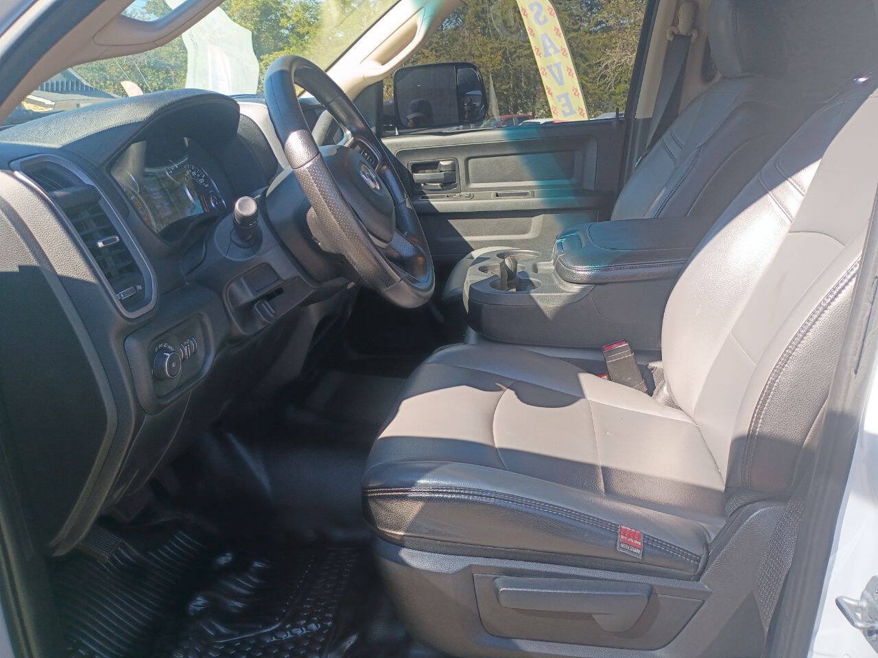 Used 2020 RAM 5500 Tradesman w/ Chrome Appearance Group AWD/4WD image 12