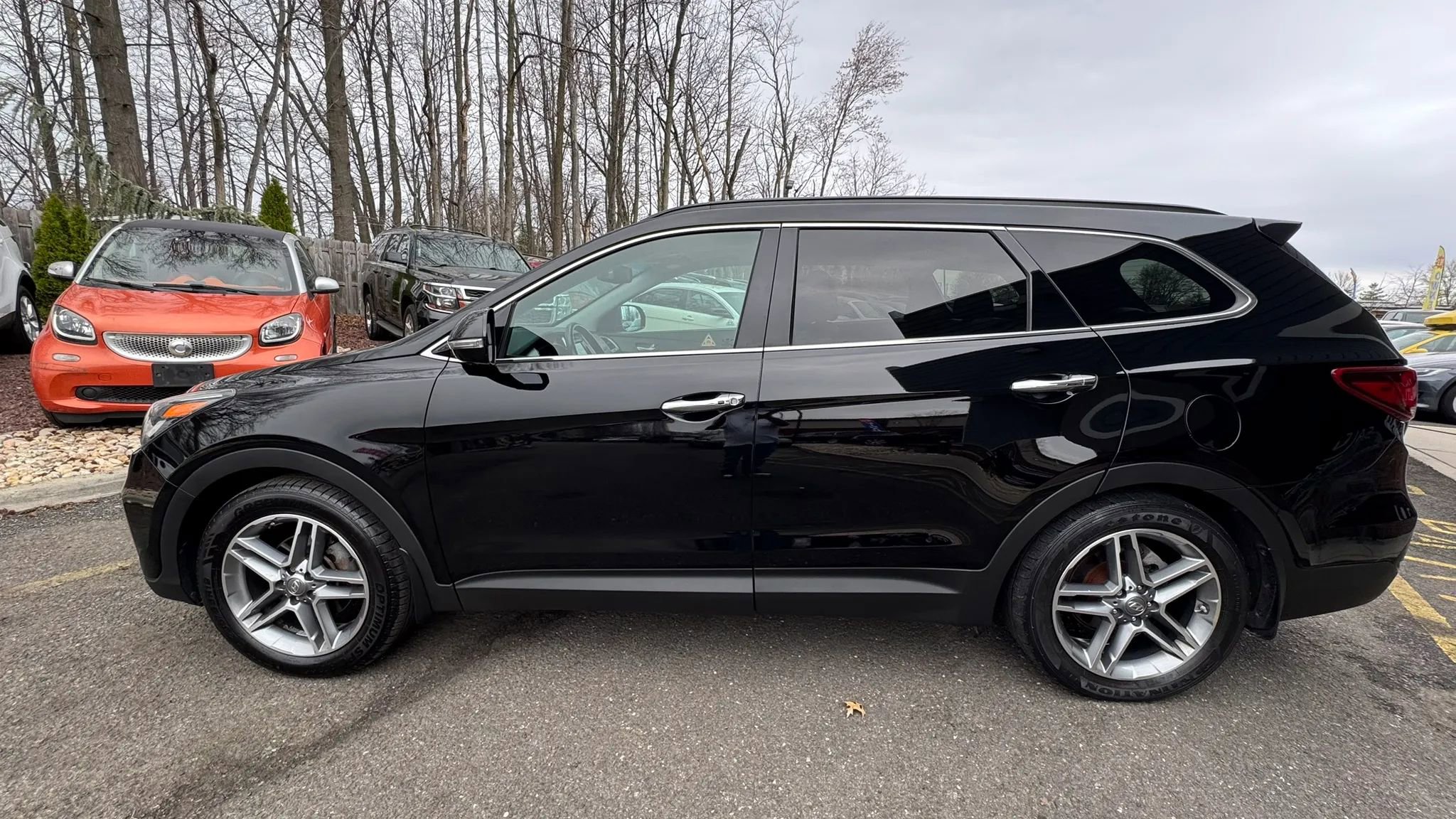 Used 2017 Hyundai Santa Fe AWD image 3