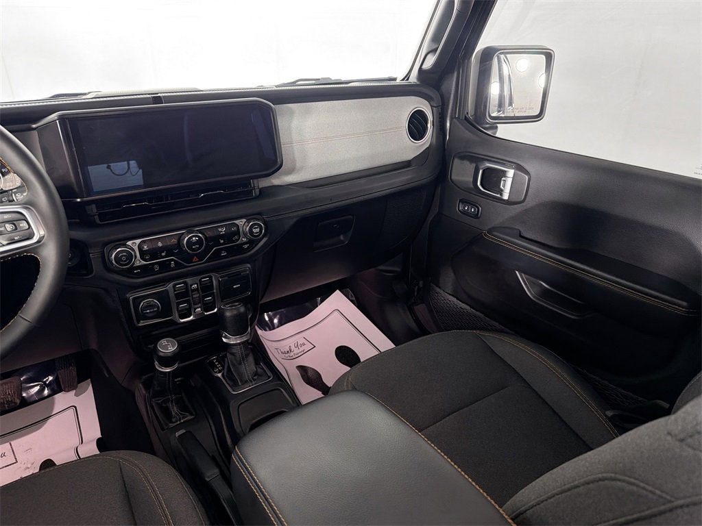 Used 2024 Jeep Wrangler Sahara image 22