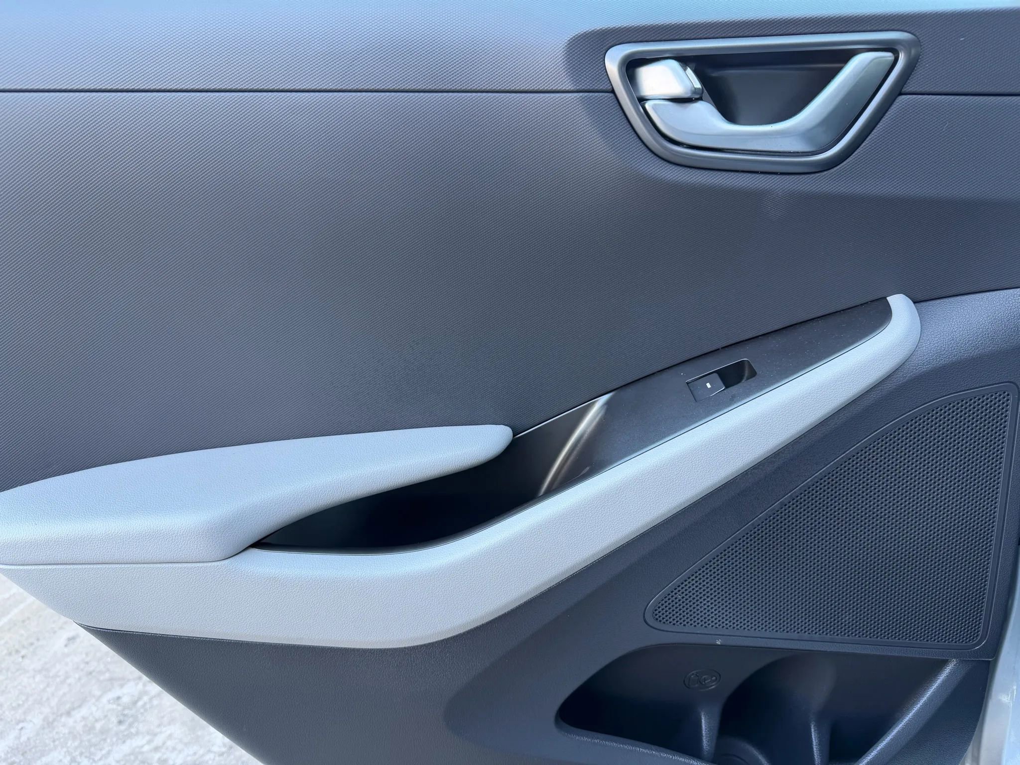 Used 2021 Hyundai Ioniq Limited image 11