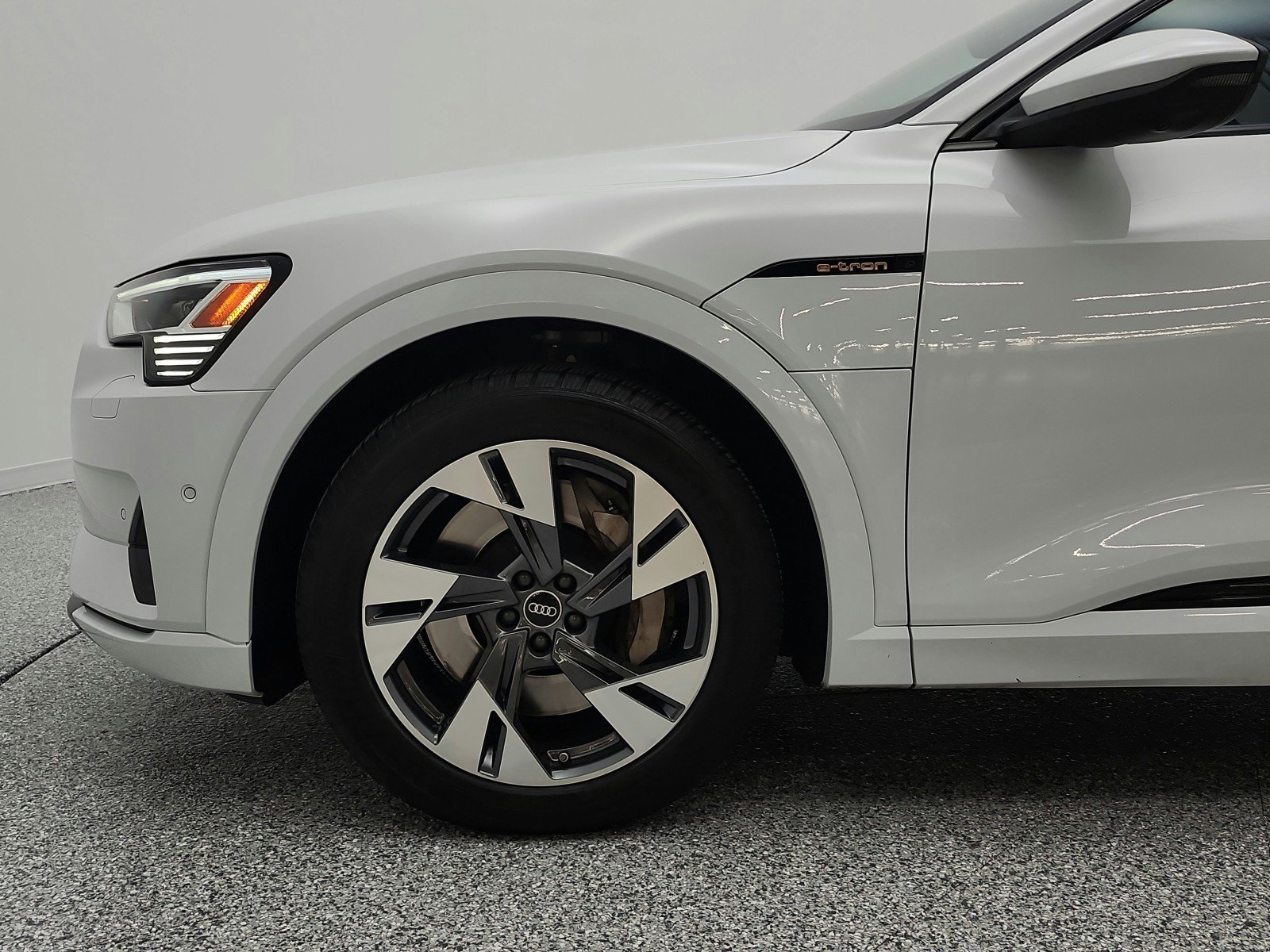 Used 2023 Audi e-tron Premium w/ Convenience Plus Package image 22