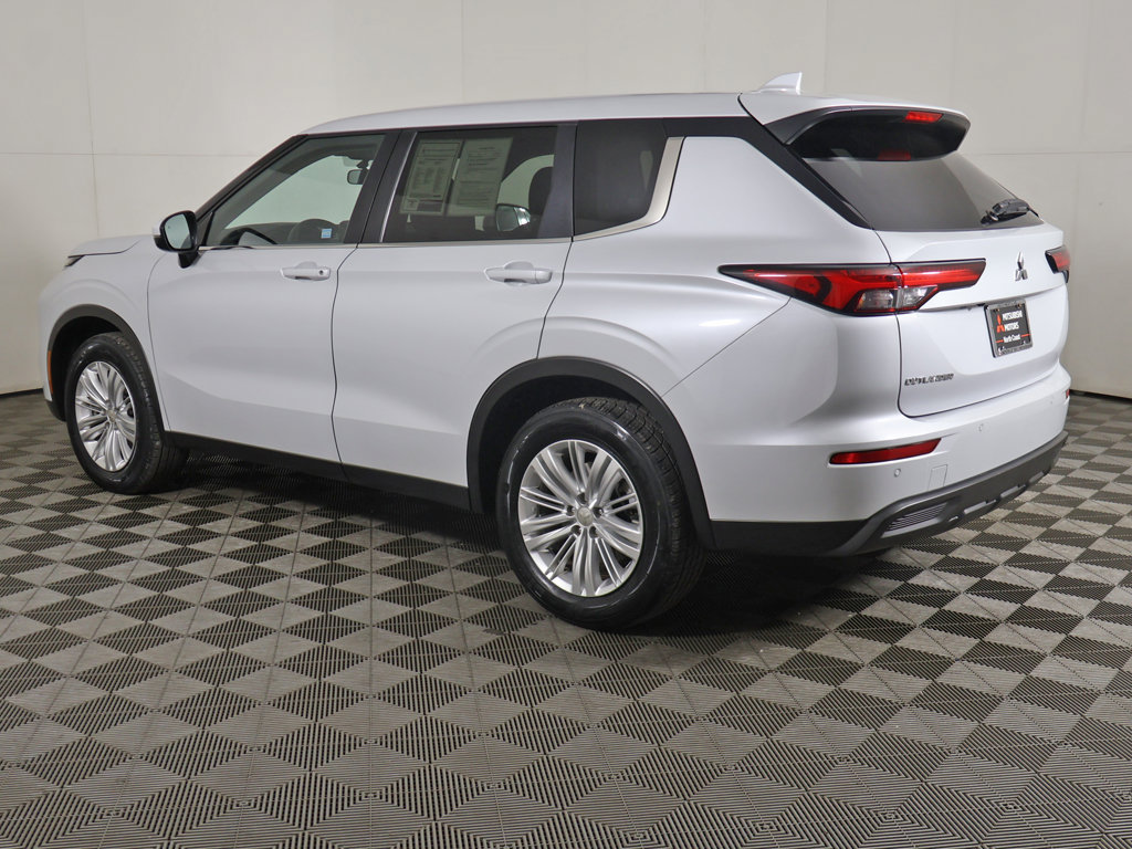 Used 2024 Mitsubishi Outlander ES AWD/4WD image 11