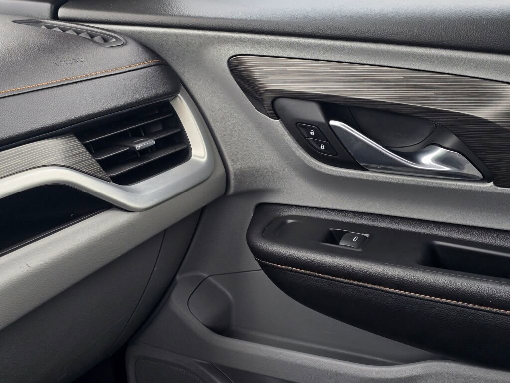 Used 2020 GMC Terrain SLT w/ Preferred Package image 43