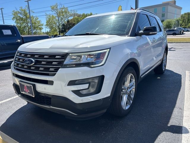 Used 2017 Ford Explorer XLT w/ Equipment Group 202A image 1