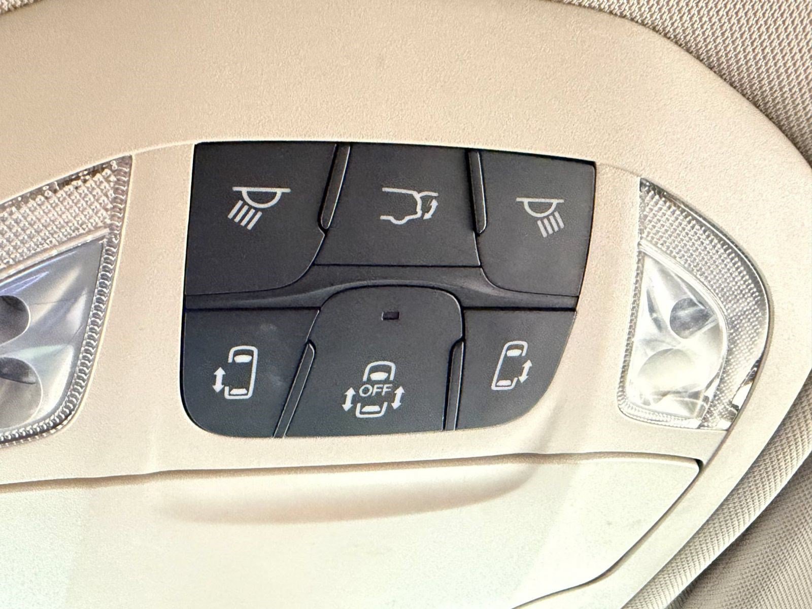 Used 2023 Chrysler Pacifica Touring-L FWD image 20