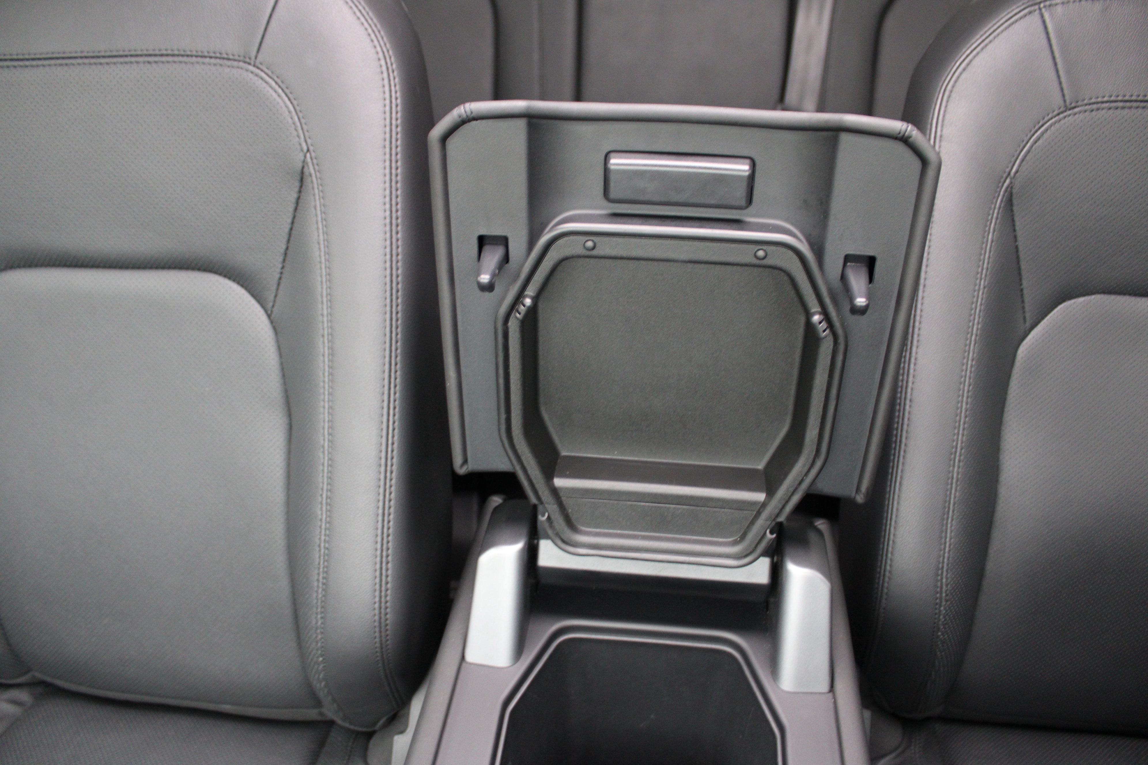 Used 2024 Land Rover Defender 110 S image 31