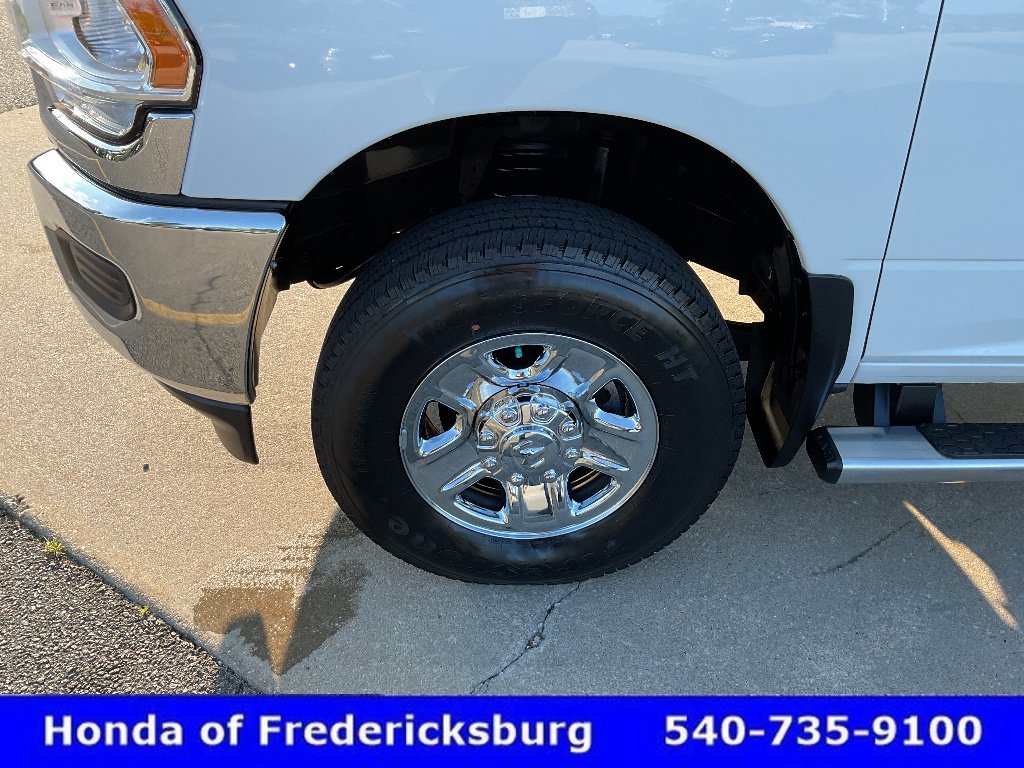 Used 2024 RAM 2500 Tradesman w/ Chrome Appearance Group AWD/4WD image 10