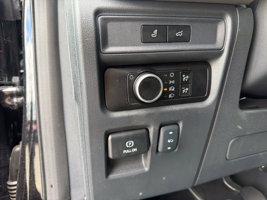 Used 2024 Ford Expedition Max XLT image 15