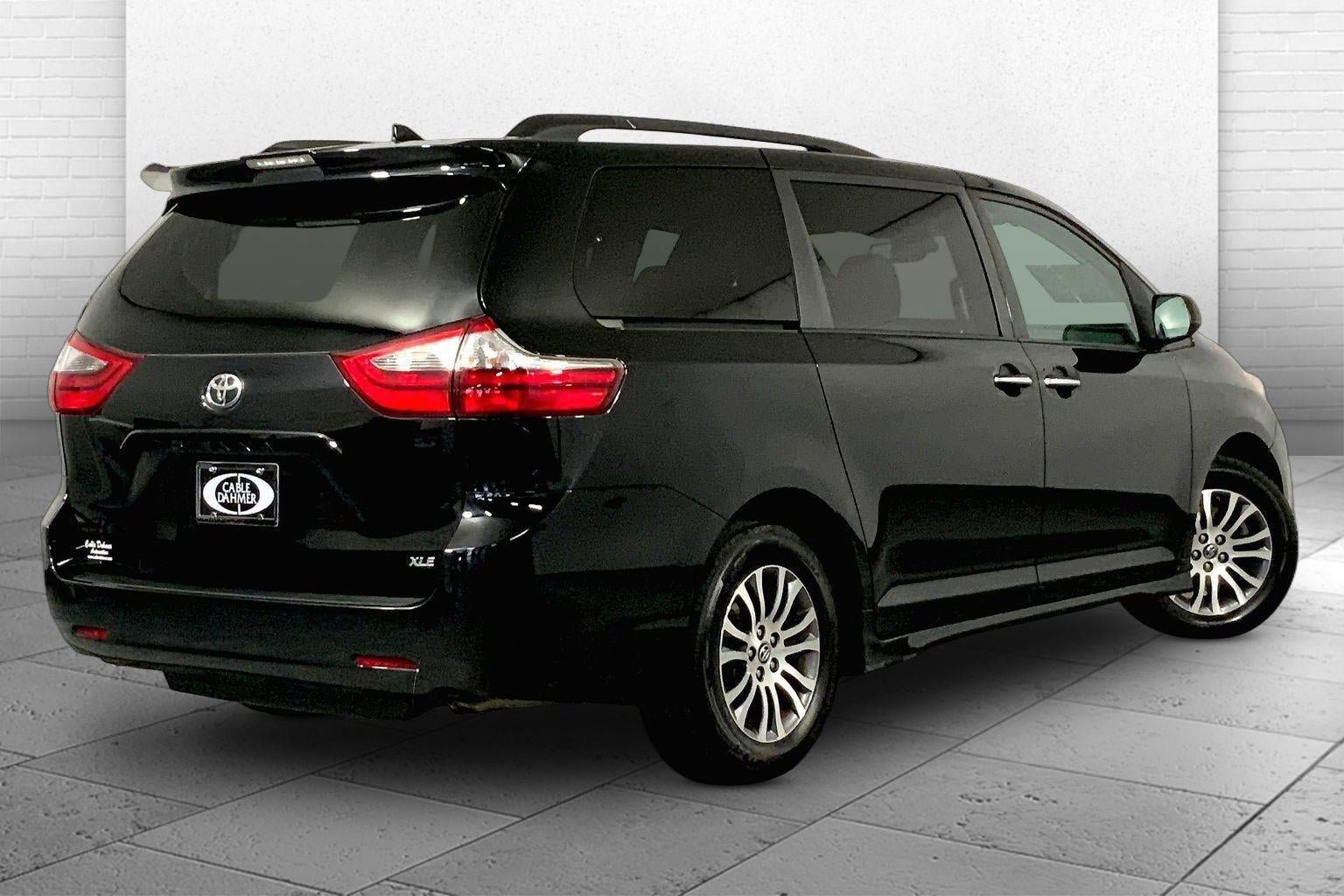 Used 2020 Toyota Sienna XLE image 13