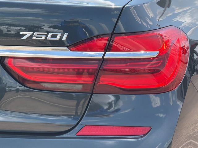 Used 2019 BMW 750i w/ Executive Package RWD image 31