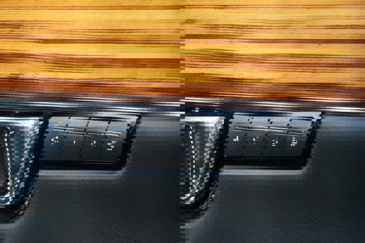 Used 2014 Jaguar XJ L Portfolio image 56