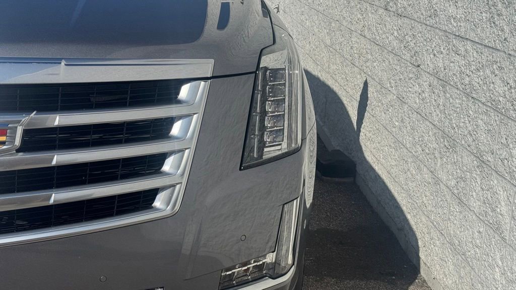 Used 2019 Cadillac Escalade Luxury AWD/4WD image 11