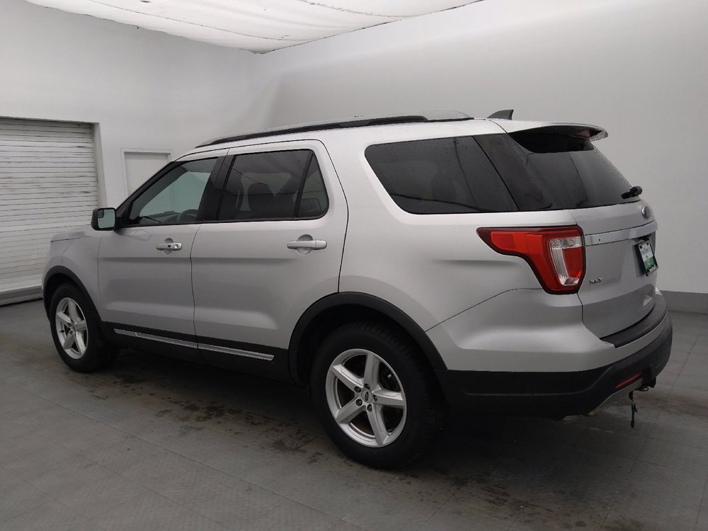 Used 2019 Ford Explorer XLT FWD image 3