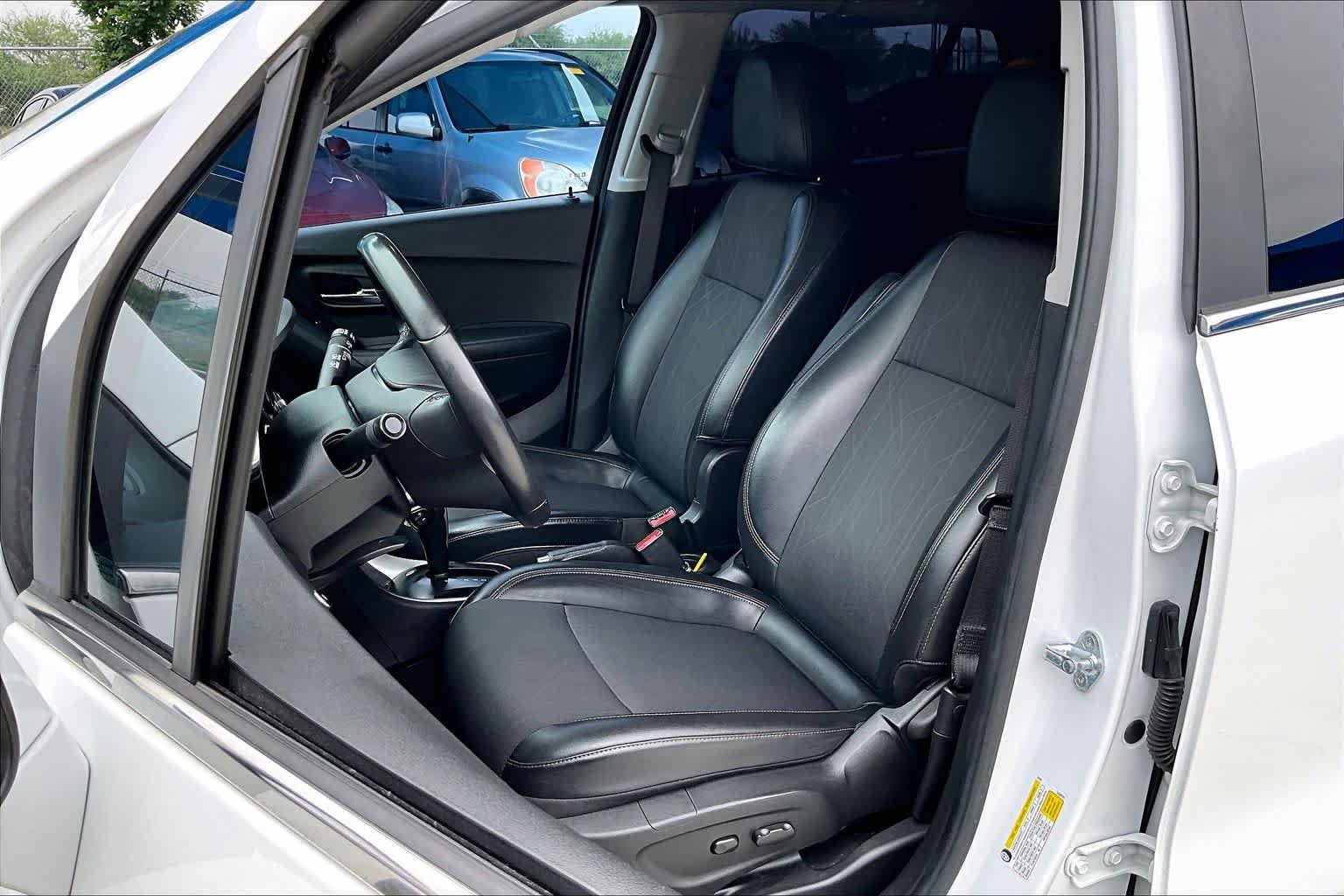 Used 2020 Chevrolet Trax LT w/ LT Convenience Package AWD/4WD image 8