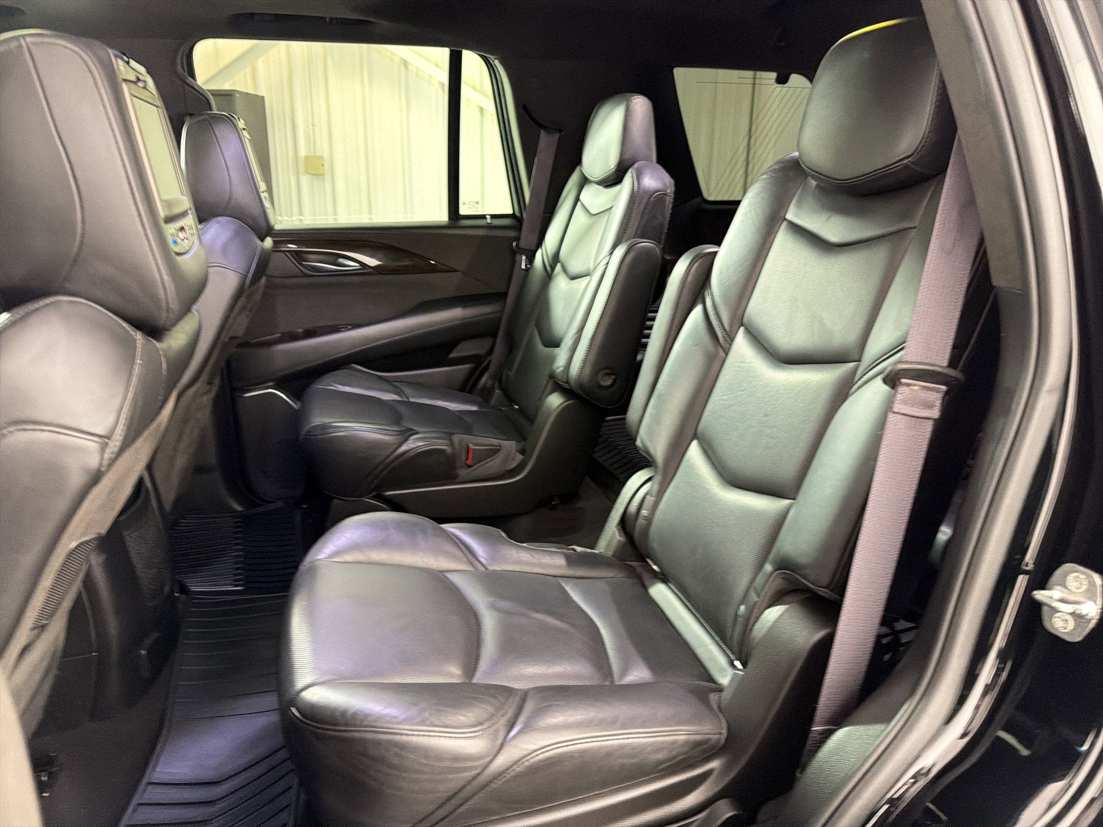 Used 2016 Cadillac Escalade Platinum image 15