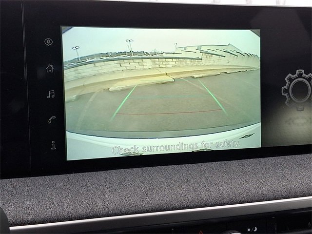 Used 2025 Nissan Kicks SV image 17