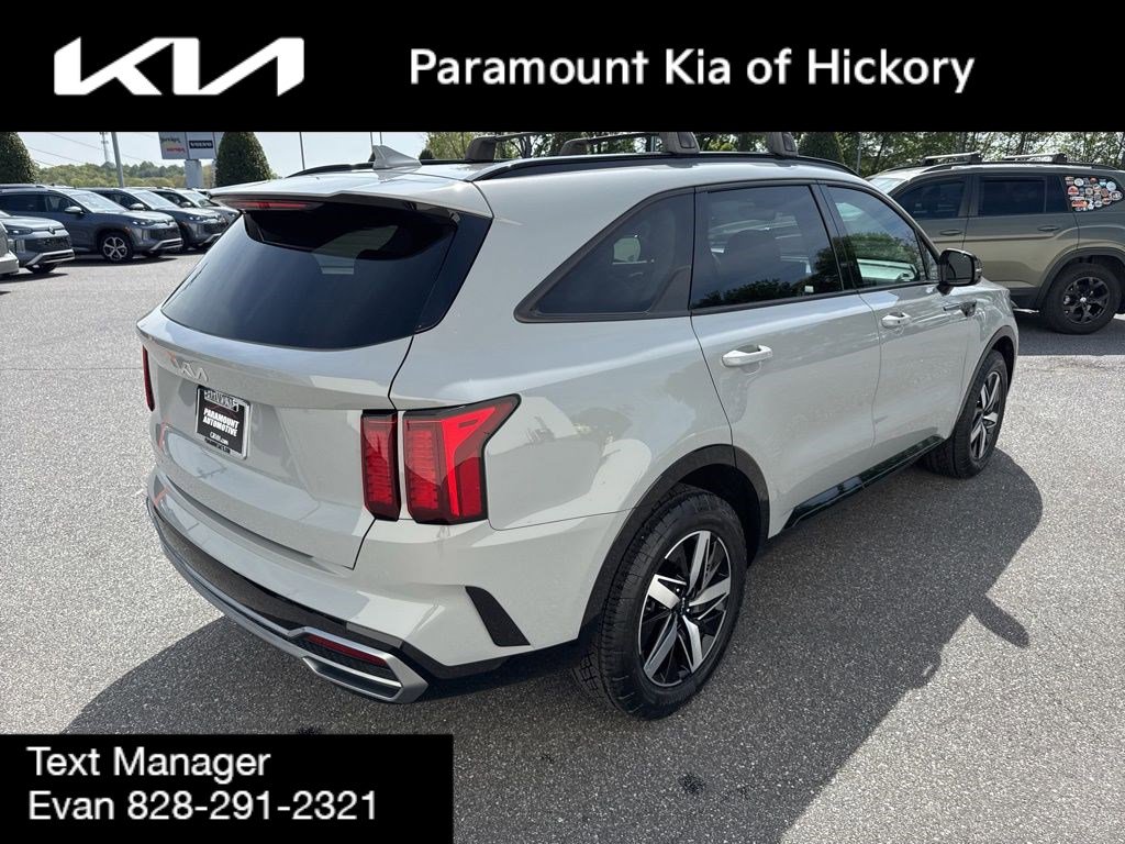 Used 2023 Kia Sorento EX w/ Panoramic Sunroof Package image 7