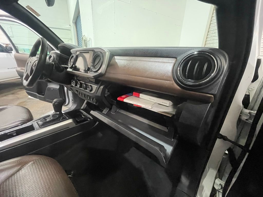 Used 2016 Toyota Tacoma Limited w/ Towing Package AWD/4WD image 26