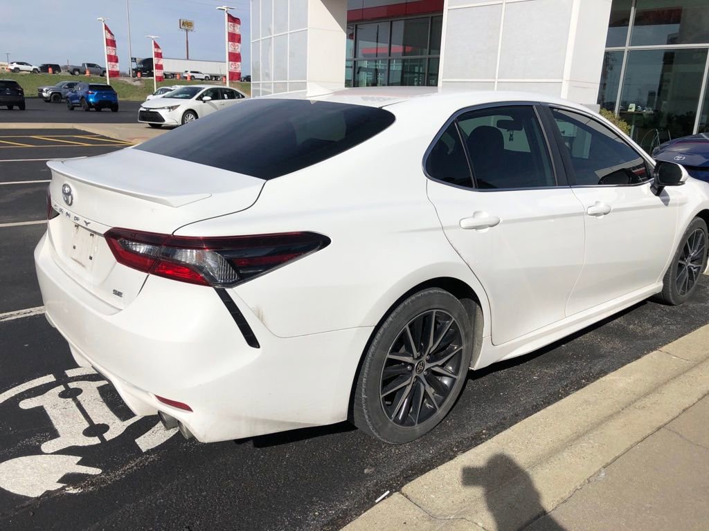 Used 2021 Toyota Camry SE w/ Cold Weather Package image 4