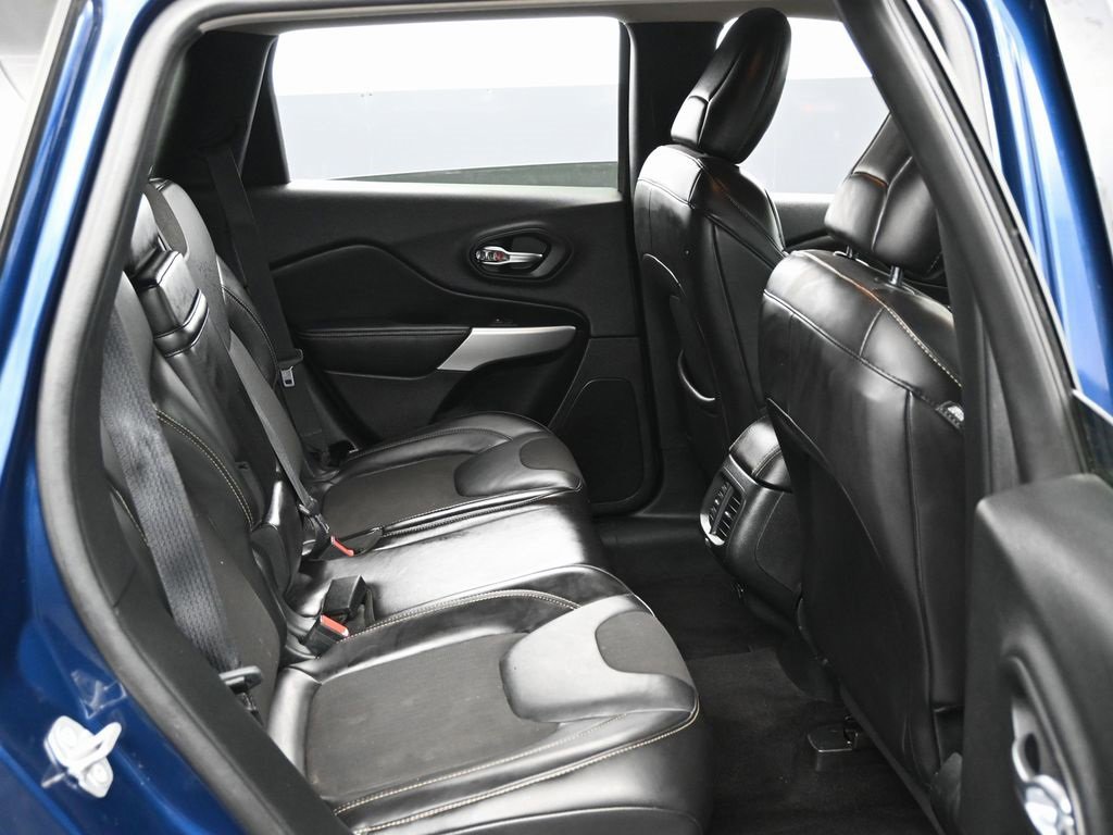 Used 2018 Jeep Cherokee Latitude Plus image 30