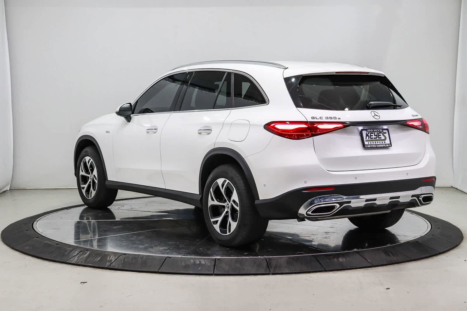 Used 2025 Mercedes-Benz GLC 350e 4MATIC image 2