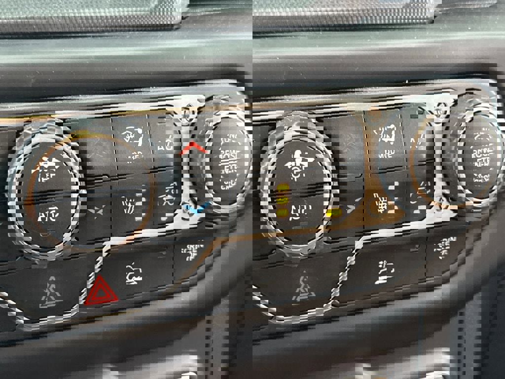 Used 2023 Jeep Wrangler Sahara w/ Cold Weather Group AWD/4WD image 20