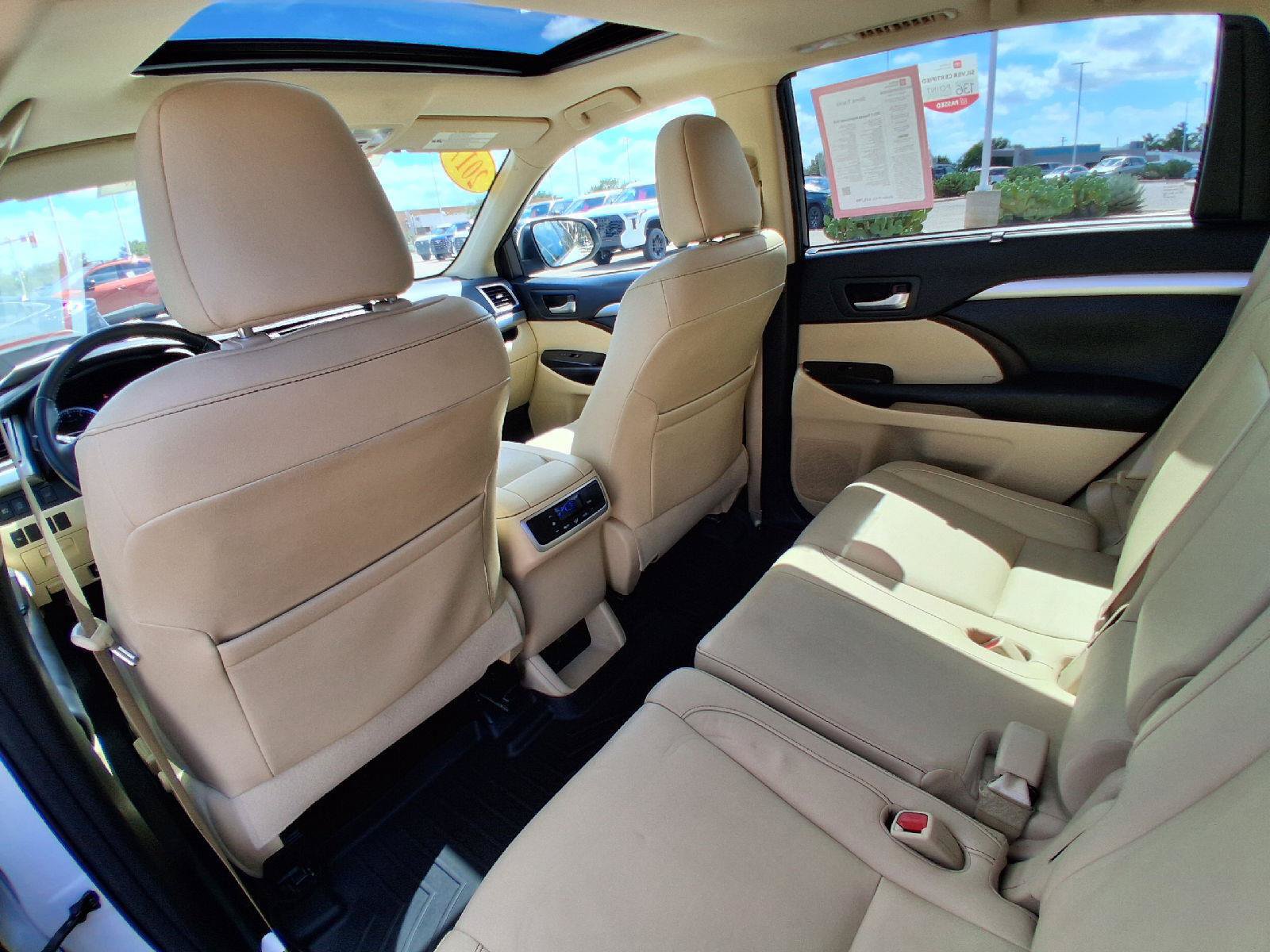 Certified 2017 Toyota Highlander XLE FWD image 23