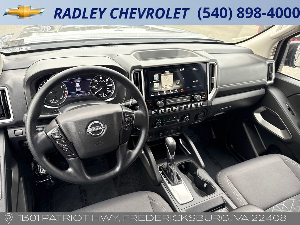 Used 2025 Nissan Frontier SV image 13