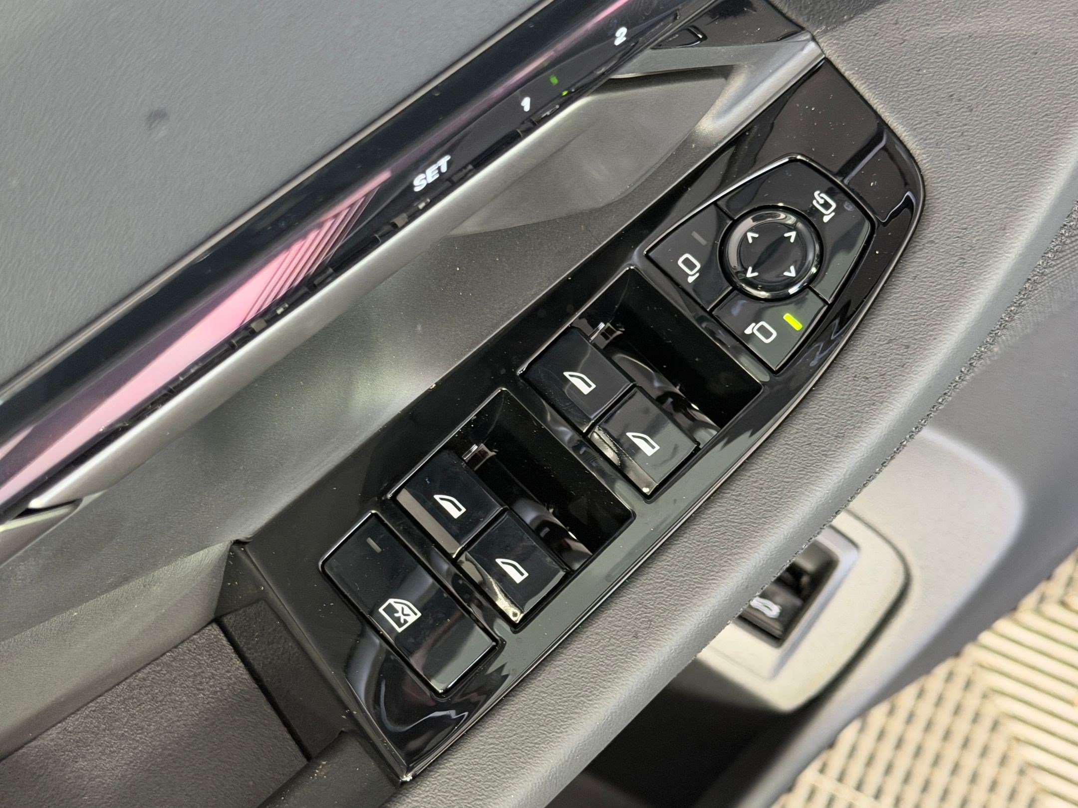 Used 2027 BMW 530i w/ Convenience Package RWD image 12
