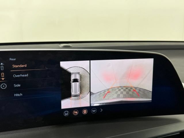 Certified 2026 Cadillac Vistiq Luxury AWD/4WD image 21