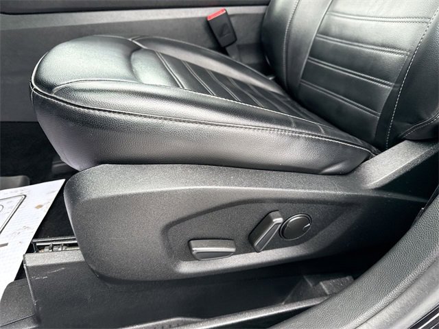 Used 2020 Ford Edge SEL w/ Cold Weather Package image 12