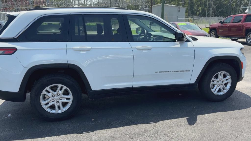 Used 2023 Jeep Grand Cherokee Laredo RWD image 9