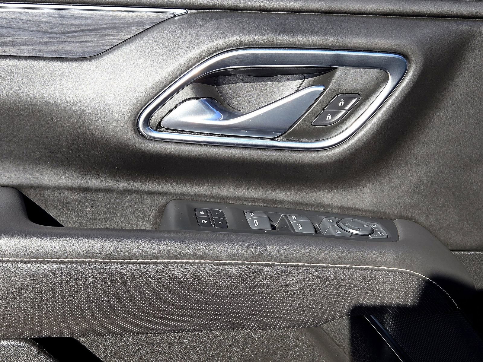 Used 2022 GMC Yukon SLT w/ SLT Luxury Package image 34