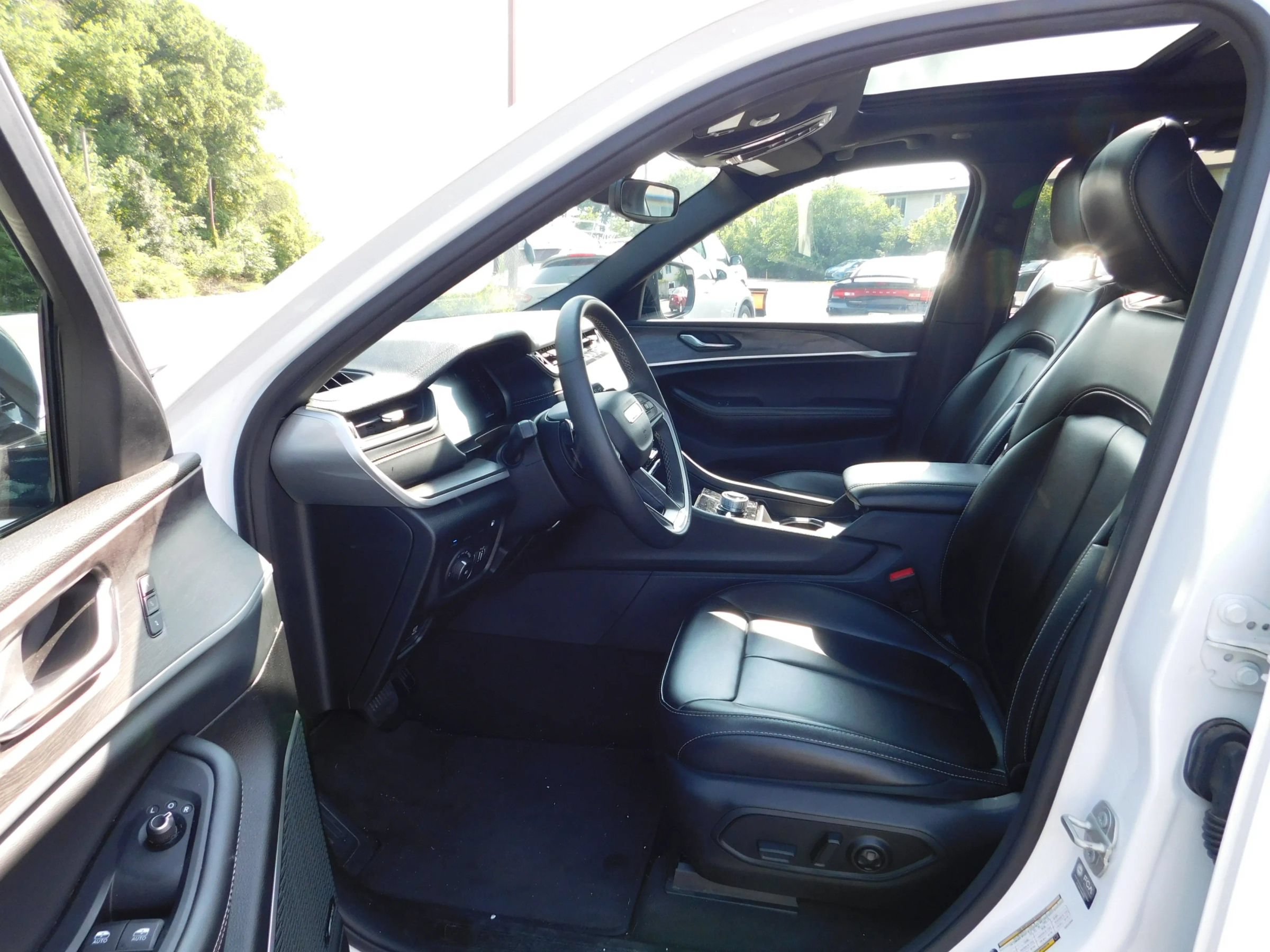Used 2024 Jeep Grand Cherokee Limited 4xe AWD/4WD image 18