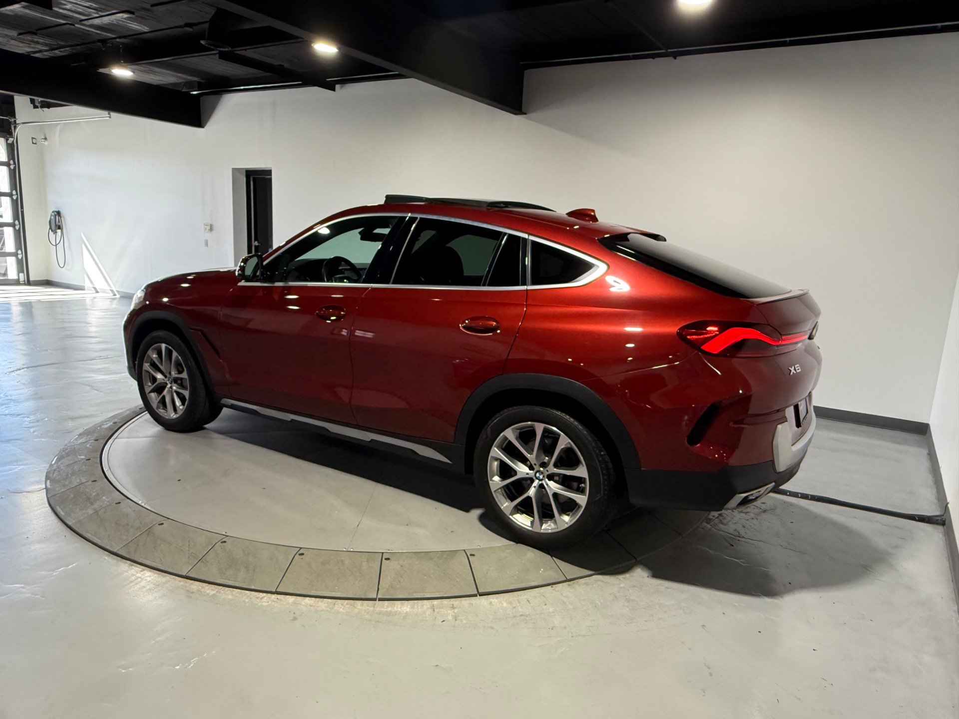 Used 2022 BMW X6 xDrive40i AWD/4WD image 11