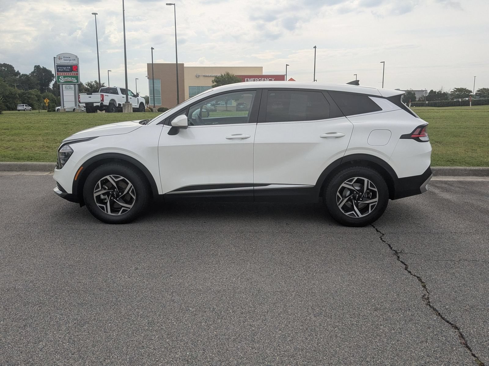 Used 2024 Kia Sportage LX FWD image 6