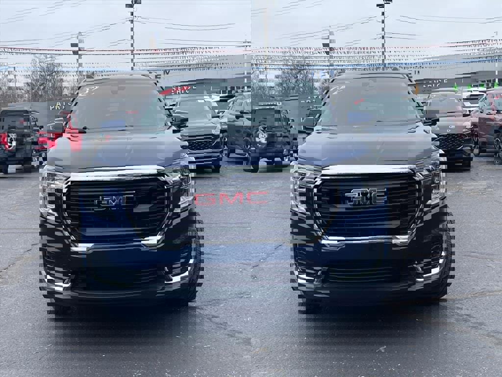 Used 2022 GMC Terrain SLE w/ Driver Convenience Package image 2