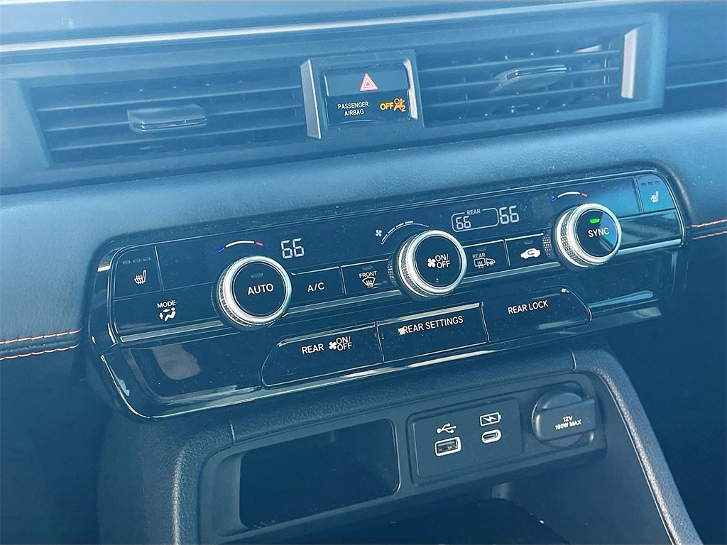 Used 2025 Honda Pilot TrailSport image 17