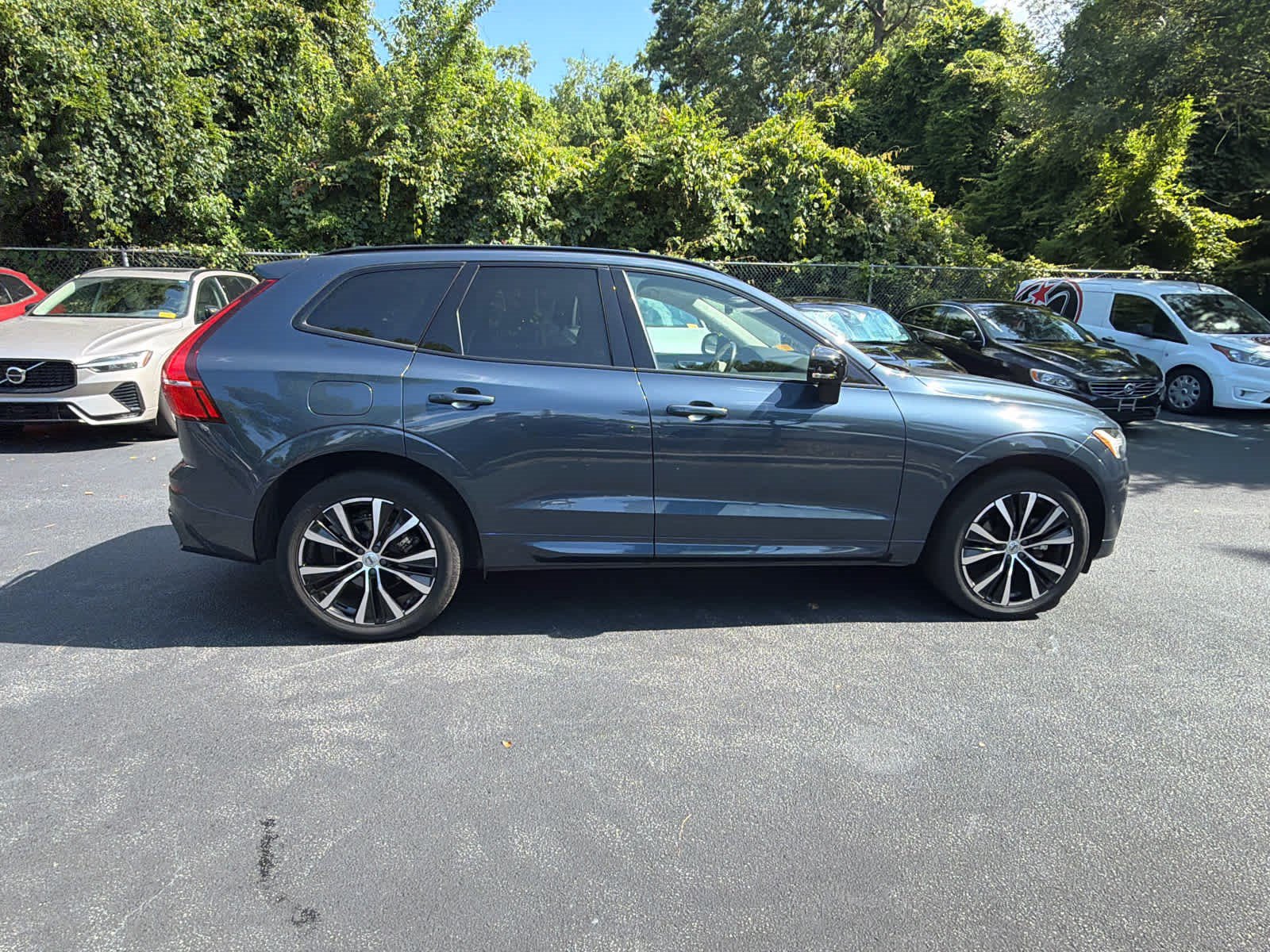Used 2024 Volvo XC60 B5 Plus w/ Protection Package Premier AWD/4WD image 16